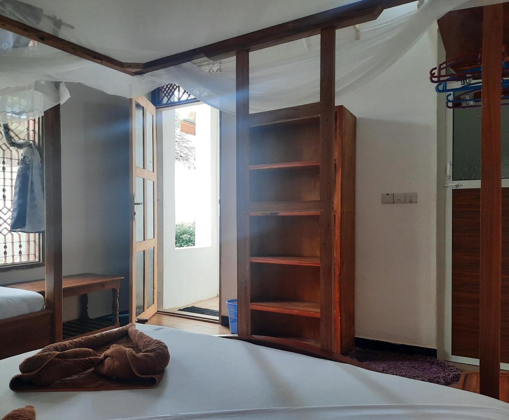 Bed and Breakfast Kajificheni House Нунгві Екстер'єр фото